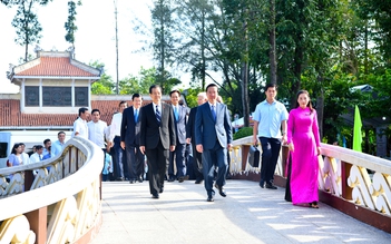 Chủ tịch nước Võ Văn Thưởng viếng, dâng hương Chủ tịch Tôn Đức Thắng