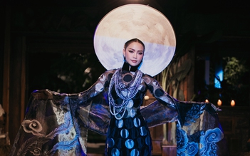 'Ánh trăng huyền ảo' trong show thời trang của NTK Đinh Văn Thơ