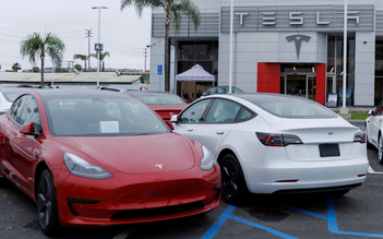 Mỹ điều tra 280.000 xe điện Tesla mới