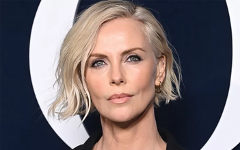 Minh tinh Charlize Theron nói không với phẫu thuật thẩm mỹ