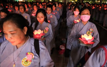 Vu lan báo hiếu: Các chùa ở TP.HCM thông báo lịch lễ hoa đăng, bông hồng cài áo