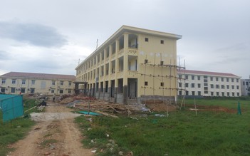 Trường học xây sắp xong nhưng chưa bồi thường đất cho dân