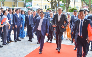 Thủ tướng Phạm Minh Chính và Thủ tướng Lý Hiển Long thăm ĐH Quốc gia Hà Nội