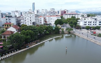 Toàn cảnh thi công đường đi bộ ven sông hơn 260 tỉ đồng ở Huế