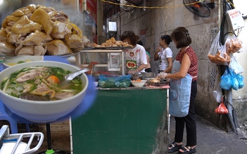 Quán phở nức tiếng khu chợ nhà giàu Hà Nội, mở bán 3 tiếng đã hết hàng