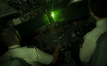 Bóng bay, đèn trời trung thu, đèn laser… uy hiếp an toàn bay