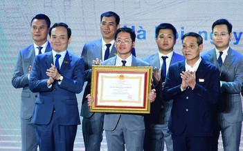 Trao Huân chương lao động hạng nhì cho Hội Doanh nghiệp trẻ Hà Nội