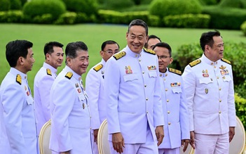 Thủ tướng và nội các Thái Lan tuyên thệ nhậm chức