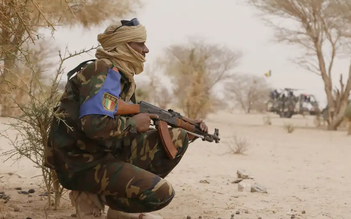 Tàu trên sông và căn cứ Mali bị tấn công, 64 người chết
