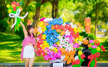 Dân mạng bắt trend 'sống ảo' với xe hoa bong bóng rực rỡ sắc màu