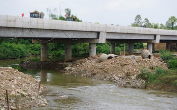 Thi công cao tốc Bắc - Nam: Nhiều công trình bị hư hỏng chưa được hoàn trả, khắc phục