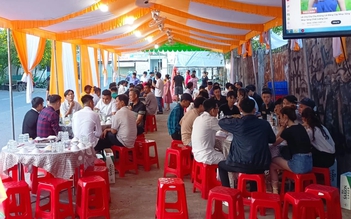 Cạn túi vì tiệc tùng cuối năm