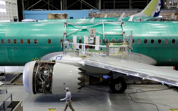 Boeing chính thức bị điều tra sau sự cố bung một phần thân máy bay giữa trời