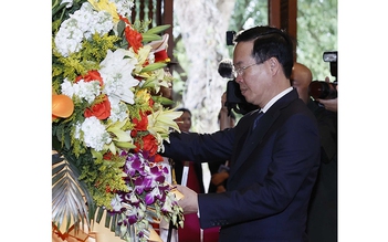 Chủ tịch nước Võ Văn Thưởng dâng hoa tưởng nhớ Chủ tịch Hồ Chí Minh