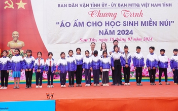 Tặng 4.000 áo ấm cho học sinh miền núi Quảng Ngãi