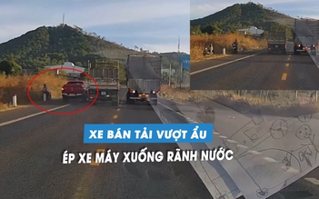 Phẫn nộ ô tô bán tải 'cướp đường', ép xe máy lao xuống rãnh nước