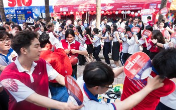 Học sinh Đồng Nai ‘quẩy hết mình’: ‘Đua tài’ văn nghệ, không ngừng hát nhảy tưng bừng