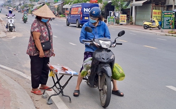 Mưu sinh khi tết cận kề: Người già kiếm sống