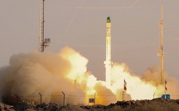 Iran lần đầu phóng thành công cùng lúc đa vệ tinh vào không gian