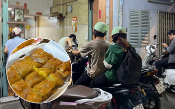 Bánh chuối Thái Lan ở TP.HCM có gì mà nhiều người chờ 15-30 phút để mua?