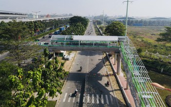 Ngắm cầu đi bộ nối tới ga metro số 1 sắp hoàn thiện