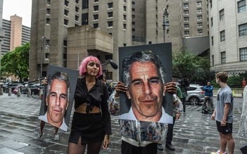 Công khai hàng trăm trang tài liệu liên quan tỉ phú ấu dâm Jeffrey Epstein