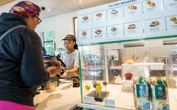 Starbucks bị khiếu nại vì 'bẫy' chi tiêu khách hàng