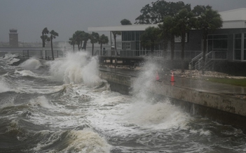 Bão Milton đổ bộ Florida, lượng mưa lớn kỷ lục