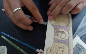 Vá và vẽ tiền giấy cổ - 'thú chơi' độc đáo của chàng trai 10X