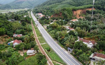 Nhiều hộ dân ở Thừa Thiên - Huế đứng ngồi không yên, lo sạt lở núi