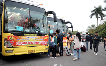 Hà Nội tặng vé xe cho 5.000 công nhân về quê đón Tết Nguyên đán 2025