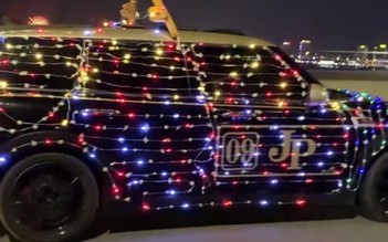 Phạt chủ xe ô tô độ 'tuần lộc', phủ đầy đèn như cây thông Noel diễu phố