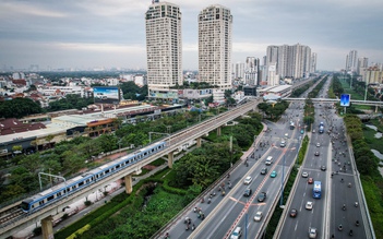 Giao thông ở tuyến đường dọc metro số 1 ra sao vào giờ cao điểm?