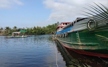 Cà Mau: Ghe chở vật liệu xây dựng va chạm sà lan, 1 người tử vong