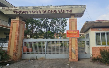 Trường bỏ hoang, học sinh phải “ké” trường khác