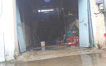 Cháy nhà vắng chủ ở Bình Tân, người dân ôm bình gas tháo chạy