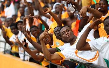 HLV đội tuyển Nigeria bị đòi sa thải, đội Bờ Biển Ngà hào quang rực rỡ 