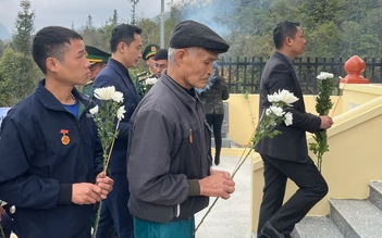 Dâng hương tưởng niệm liệt sĩ hy sinh trong cuộc chiến đấu bảo vệ biên giới phía bắc