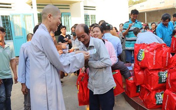Tấm lòng của ni sư Tâm Nguyệt với bà con nghèo ở Bình Thuận