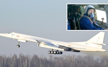 Tổng thống Putin đích thân bay trên oanh tạc cơ chiến lược Tu-160M