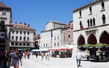 Những địa điểm du lịch nào không thể bỏ qua tại thành phố Split, Croatia?