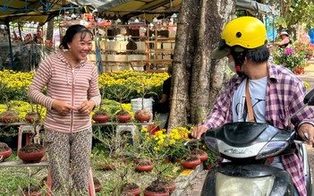 Người bán hoa tết ở TP.HCM bật mí mình có 'nói thách' không: Mong ai trả giá sao đều vui