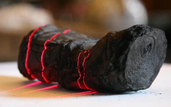 Giải mã văn bản trên cuộn giấy cói cháy thành than 2.000 năm tuổi nhờ AI