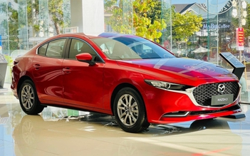 Sedan hạng C giá dưới 900 triệu đồng ngày càng ít khách mua