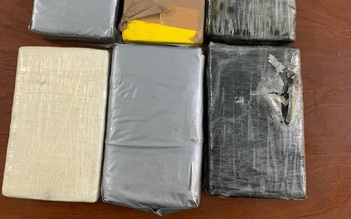 Phát hiện 14 gói nghi ma túy trôi dạt vào bờ biển Phú Yên