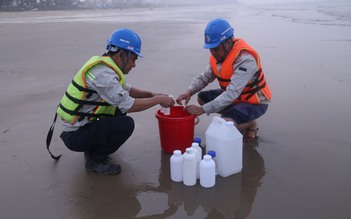 Xác định 'thủ phạm' gây ra vệt nước màu đỏ ở biển Hà Tĩnh