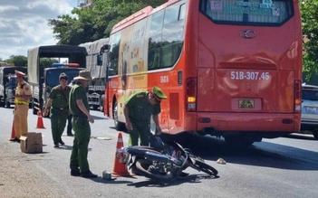 TP.Buôn Ma Thuột: Xe khách va chạm xe máy, 2 học sinh tử vong