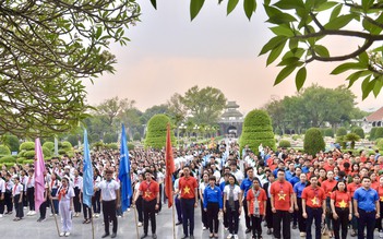 Hành trình 'Điện Biên Phủ - Khát vọng non sông' hội quân, dâng hương các liệt sĩ