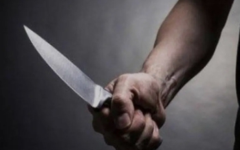Cà Mau: Tạm giữ người đàn ông đâm vợ hàng xóm tử vong