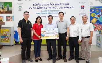 Thư viện lưu động Bánh Xe Tri Thức đồng hành với học sinh VN